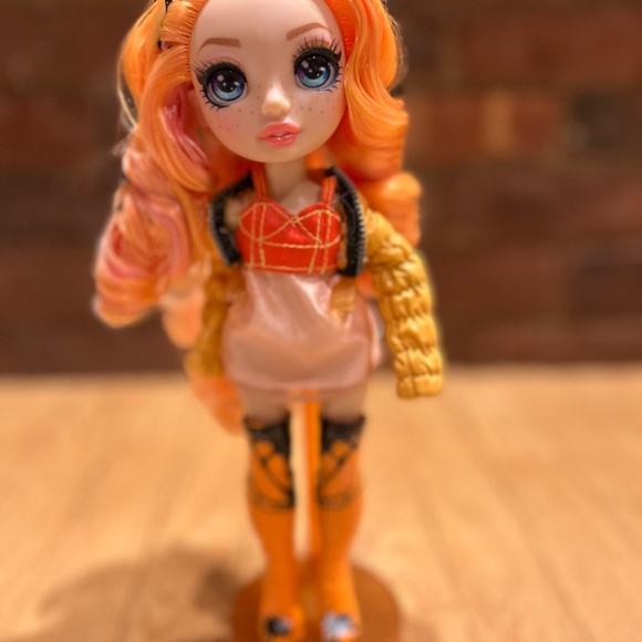 Poppy Rainbow High Doll with accessories - Picture 3 of 4